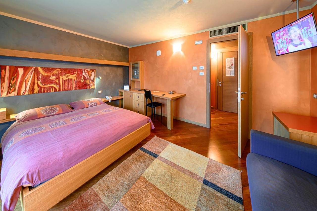 Hotel Ambrosini อาปริกา ภายนอก รูปภาพ