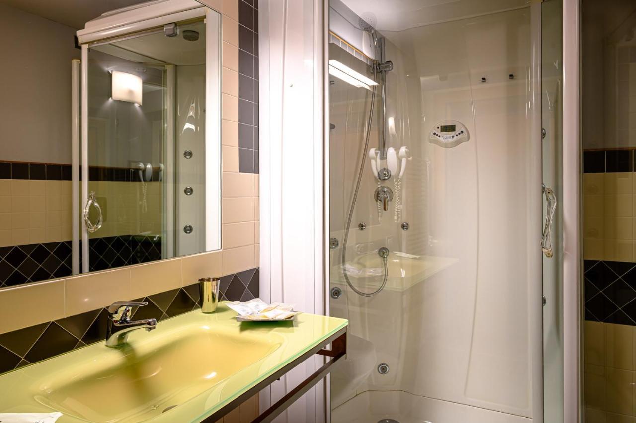 Hotel Ambrosini อาปริกา ภายนอก รูปภาพ